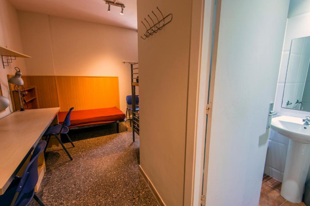 Residencia Sants Albergue Barcelona Habitación foto
