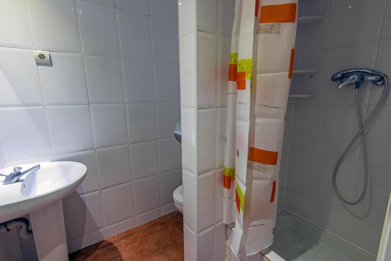 Residencia Sants Albergue Barcelona Habitación foto