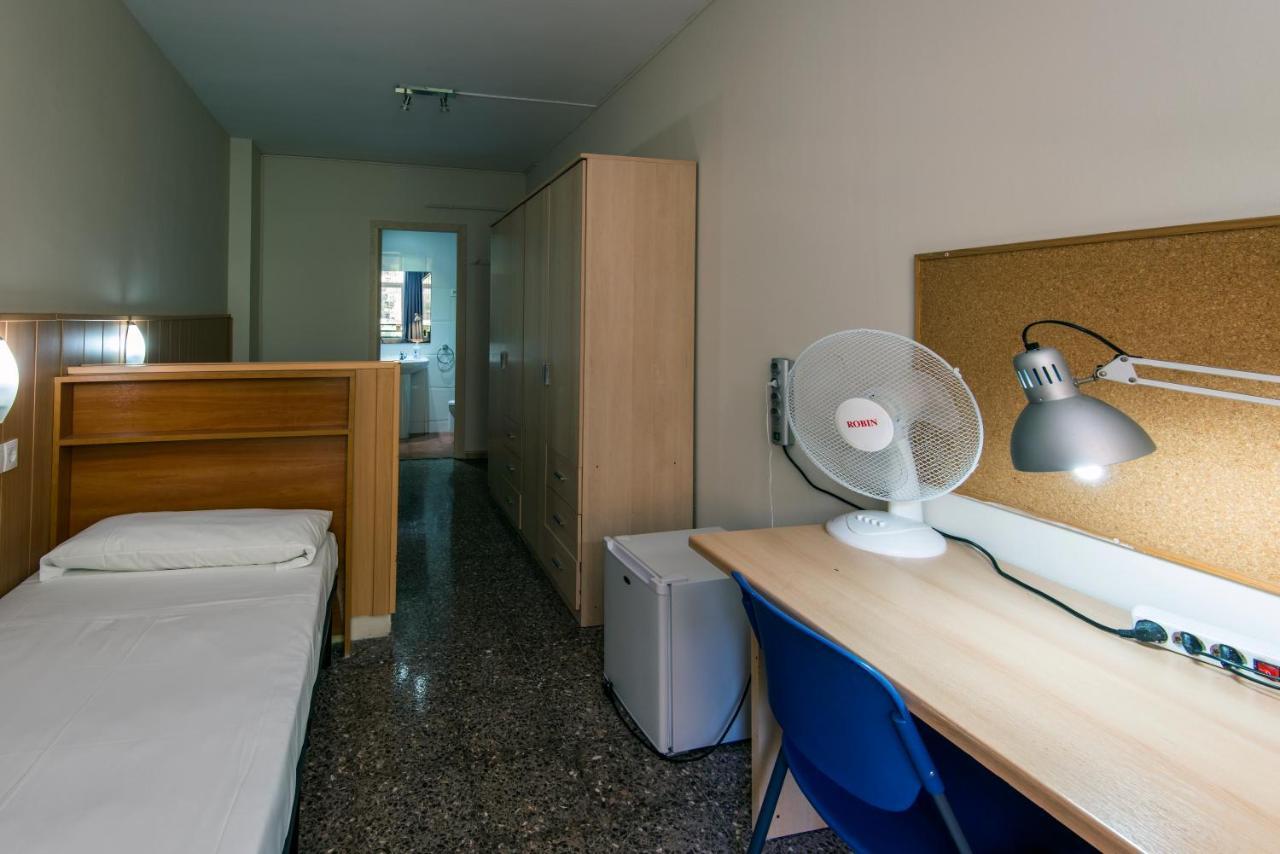 Residencia Sants Albergue Barcelona Habitación foto