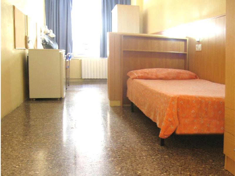 Residencia Sants Albergue Barcelona Habitación foto